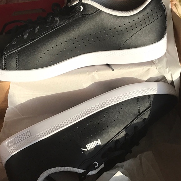 Women's Puma Smash. 11 - Picture 2 of 11